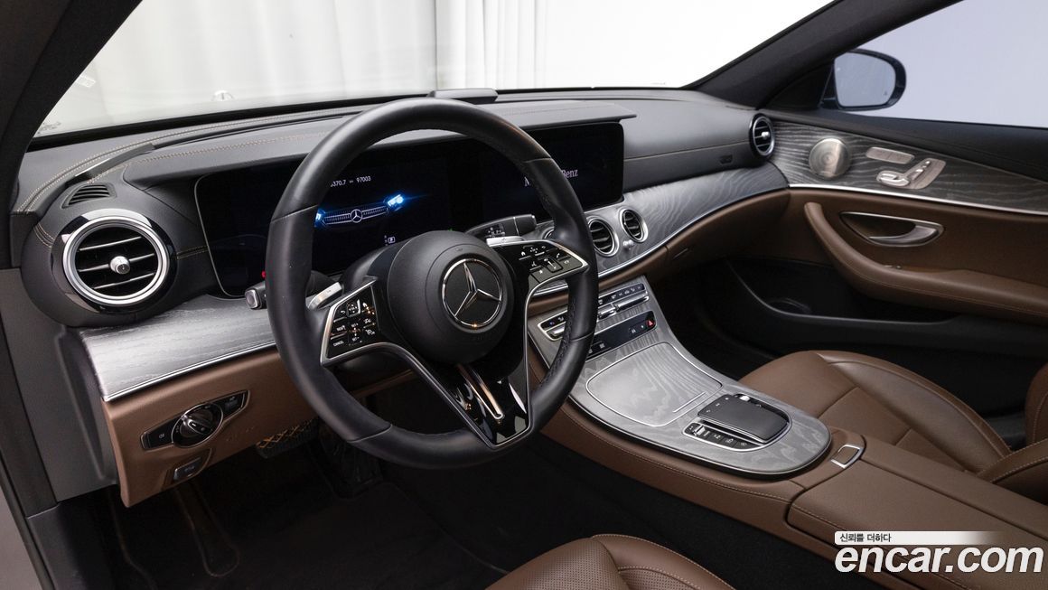 Mercedes-Benz E-Class 2023