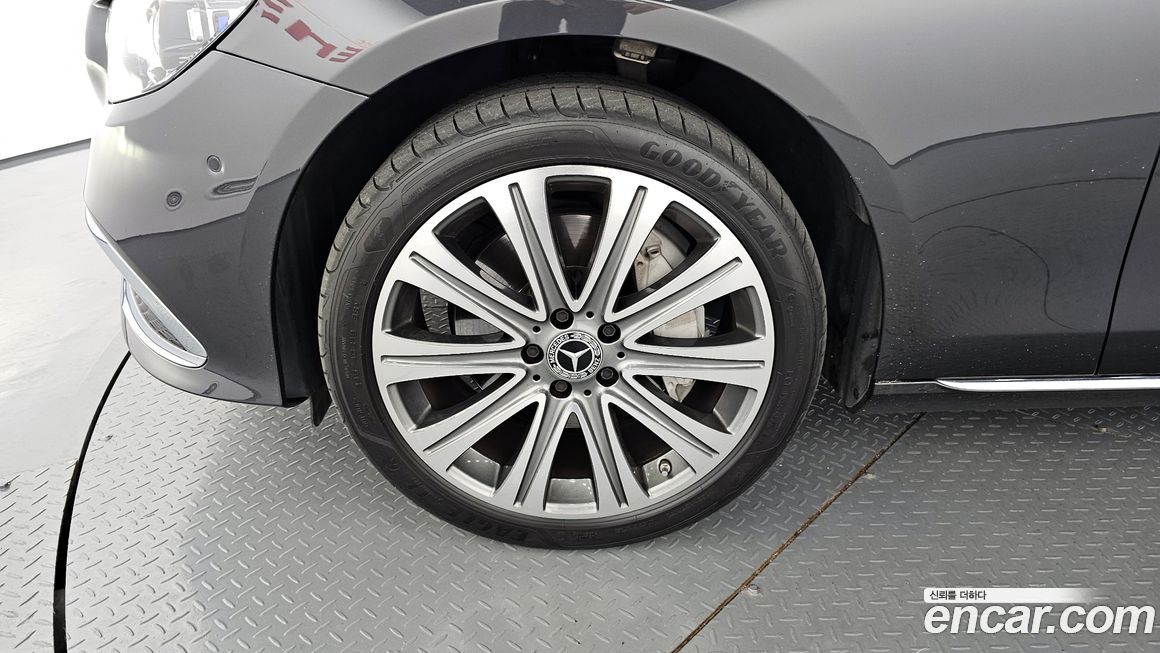 Mercedes-Benz E-Class 2023