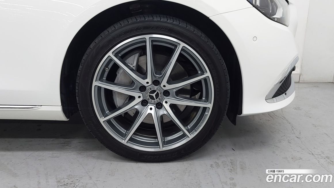 Mercedes-Benz E-Class 2022