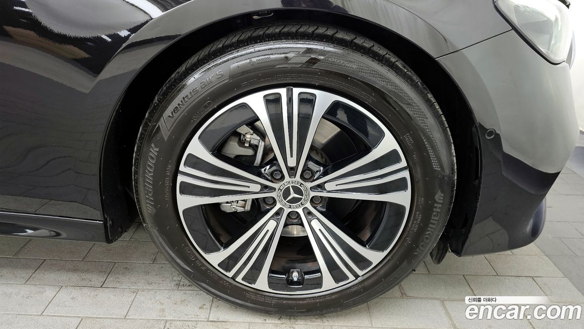 Mercedes-Benz E-Class 2024
