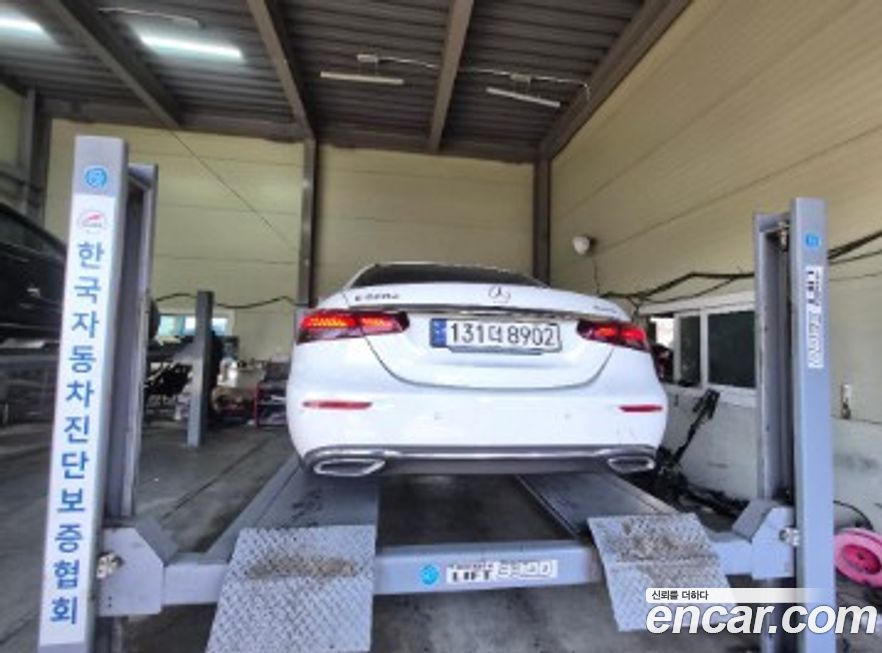 Mercedes-Benz E-Class 2023