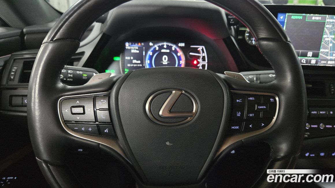 Lexus ES 2025