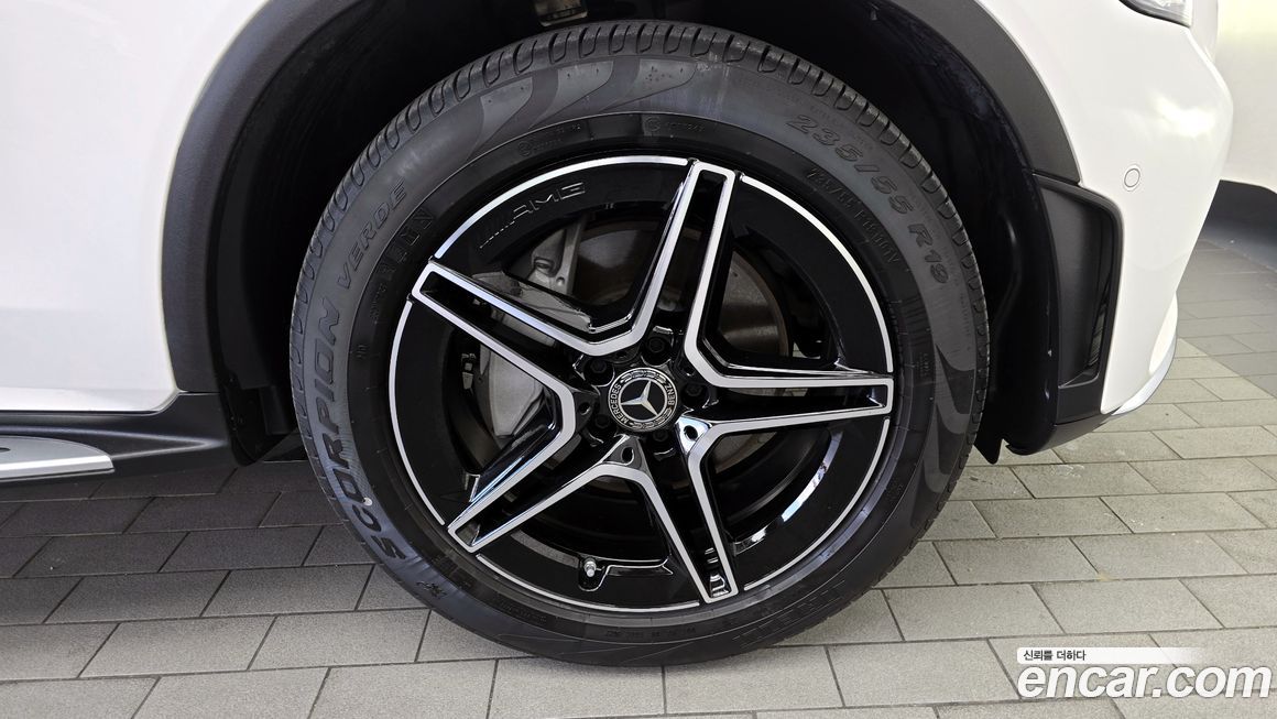 Mercedes-Benz GLC-Class 2023