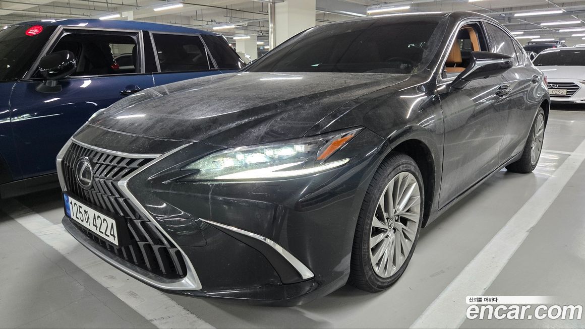 Lexus ES 2025