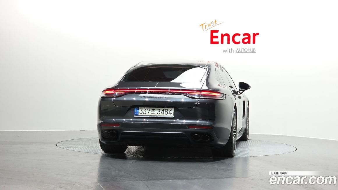 Porsche Panamera 2021