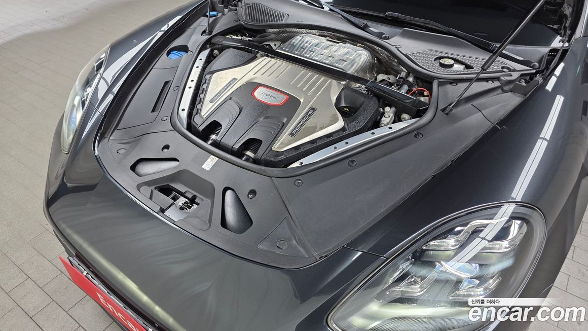 Porsche Panamera 2021