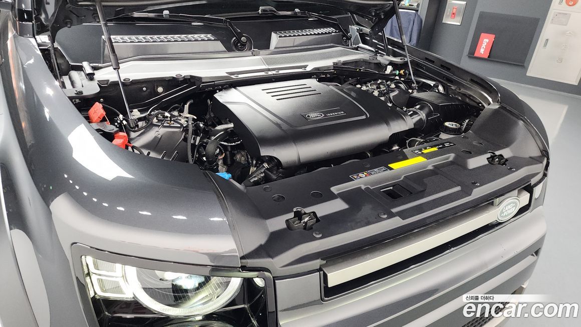 Land Rover Defender 2025