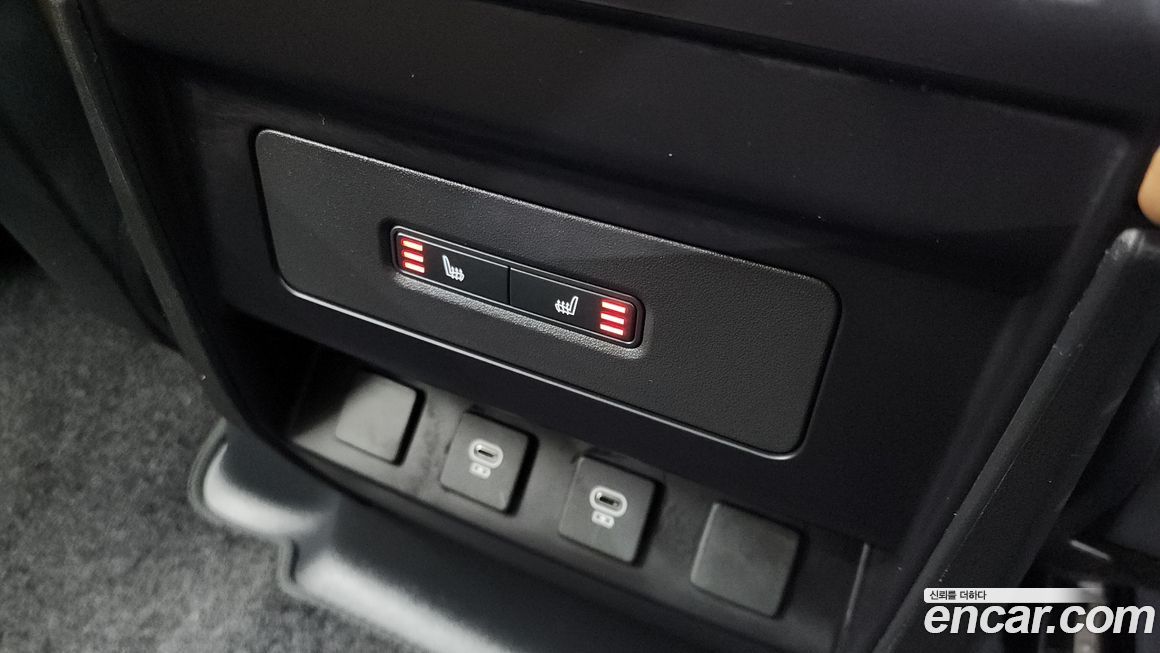 Land Rover Defender 2025
