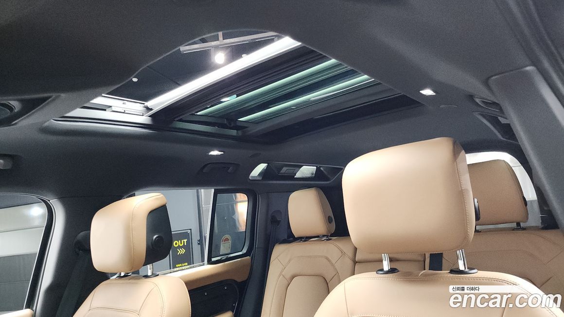 Land Rover Defender 2025