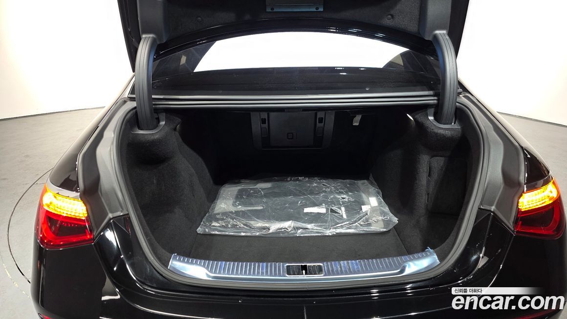 Mercedes-Benz S-Class 2021