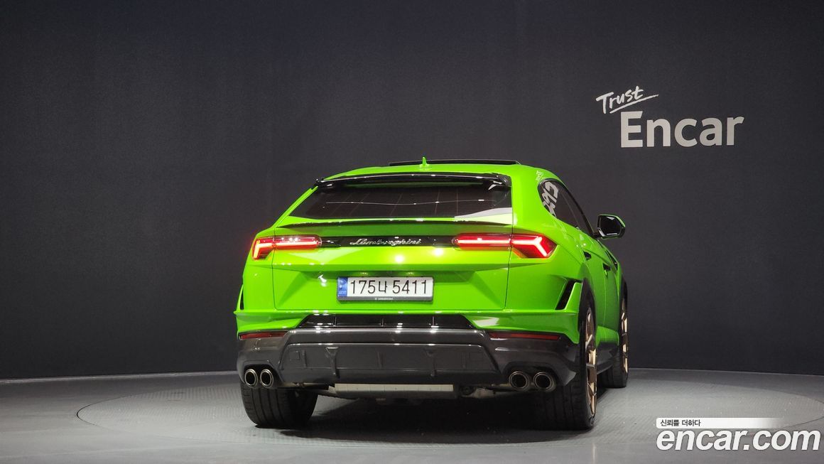 Lamborghini Urus 2024