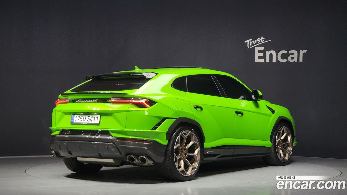 Lamborghini Urus 2024