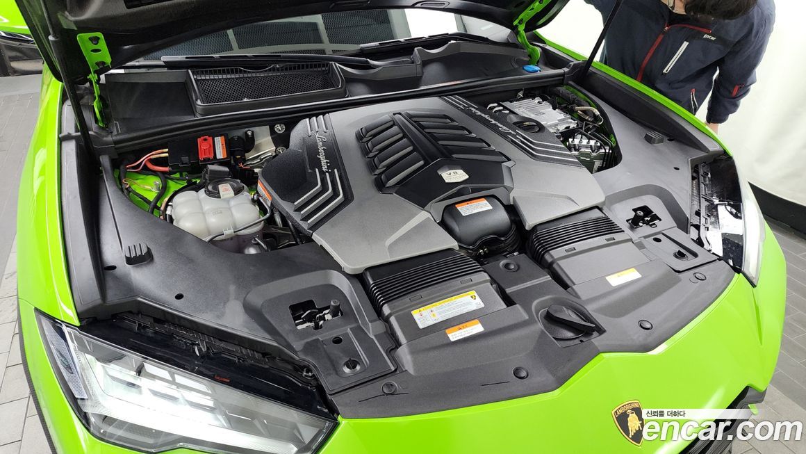 Lamborghini Urus 2024