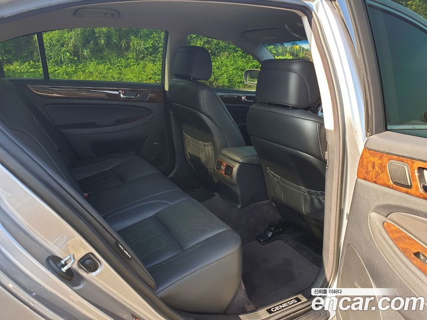 Hyundai Genesis 2008