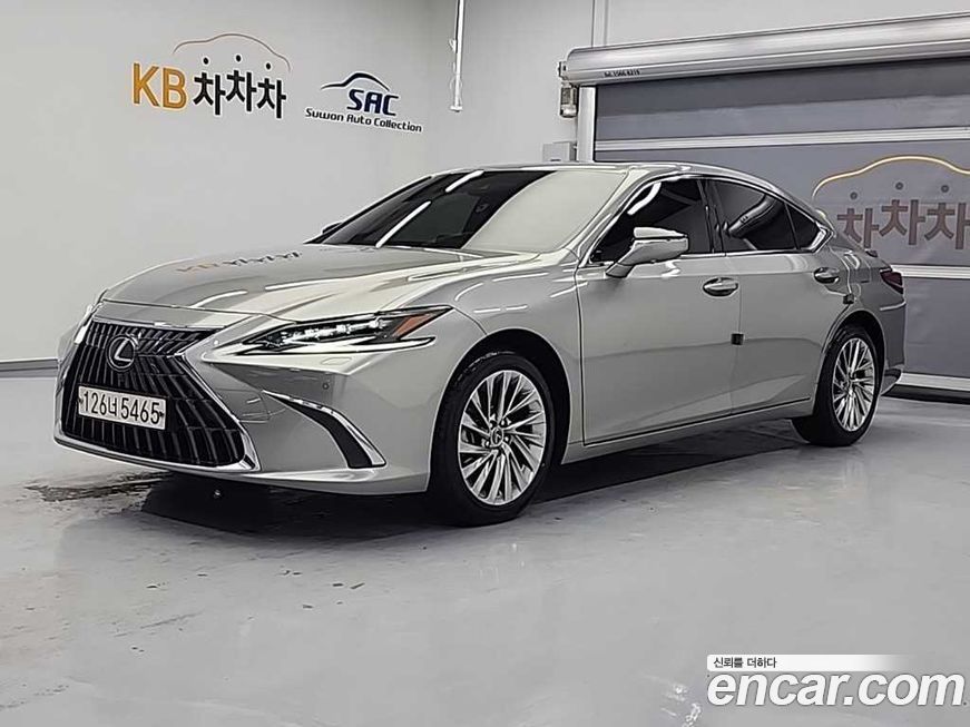 Lexus ES 2025