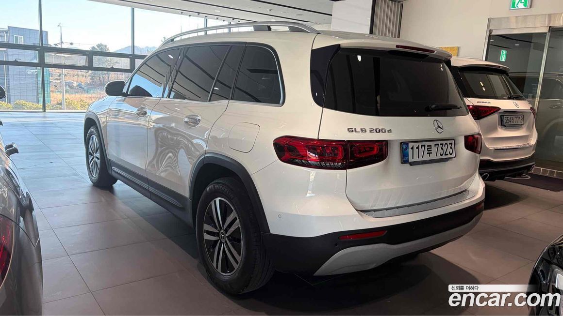 Mercedes-Benz GLB-Class 2021