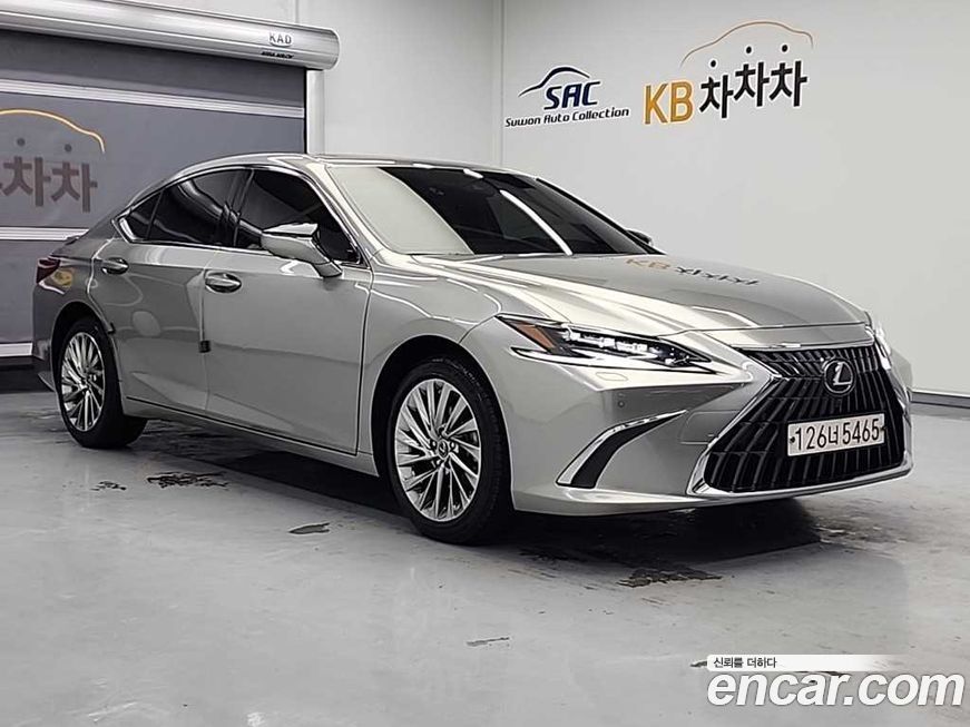 Lexus ES 2025