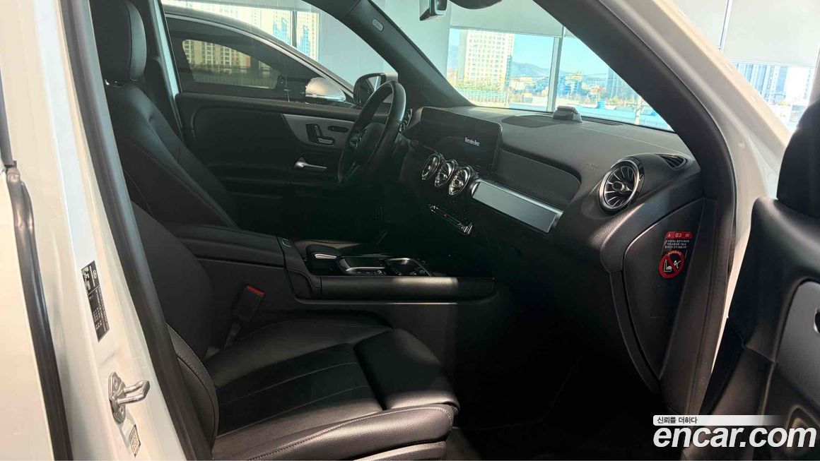 Mercedes-Benz GLB-Class 2021