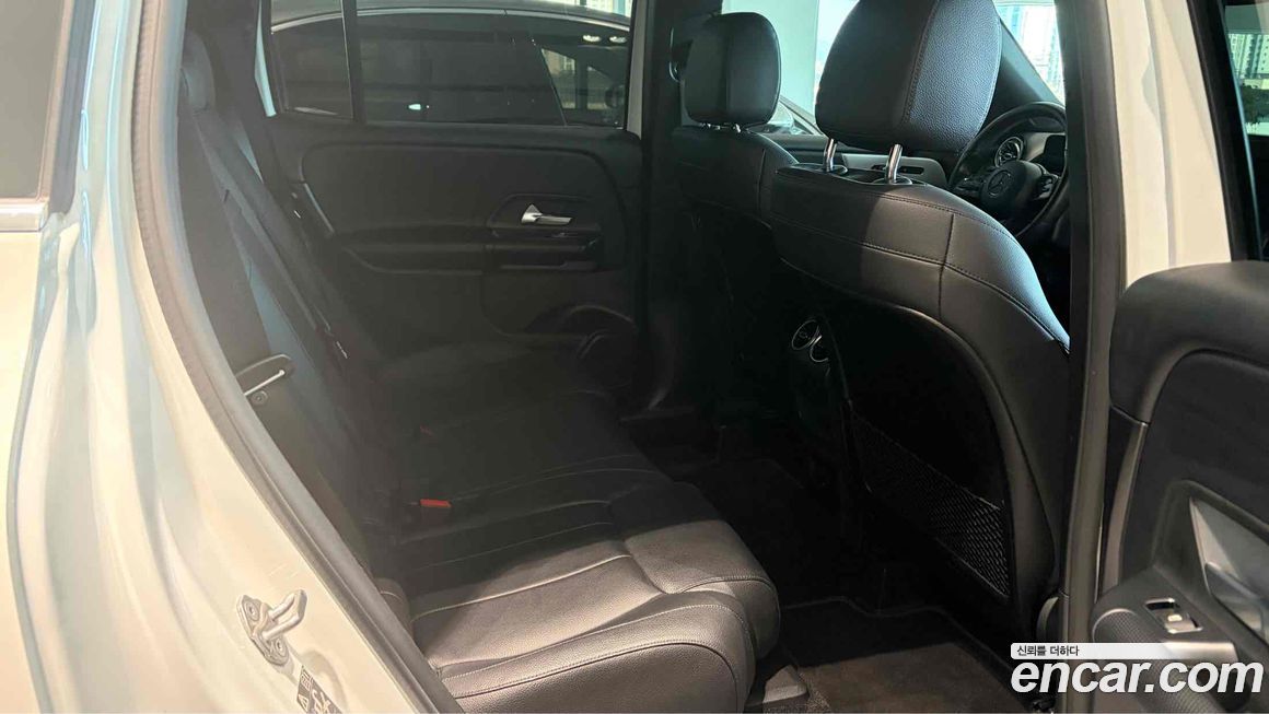 Mercedes-Benz GLB-Class 2021