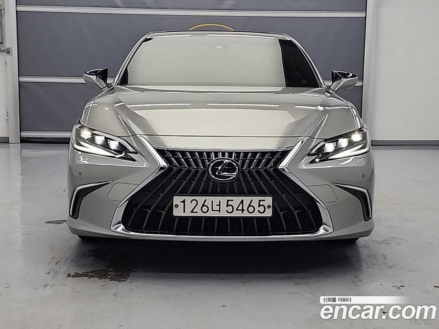 Lexus ES 2025