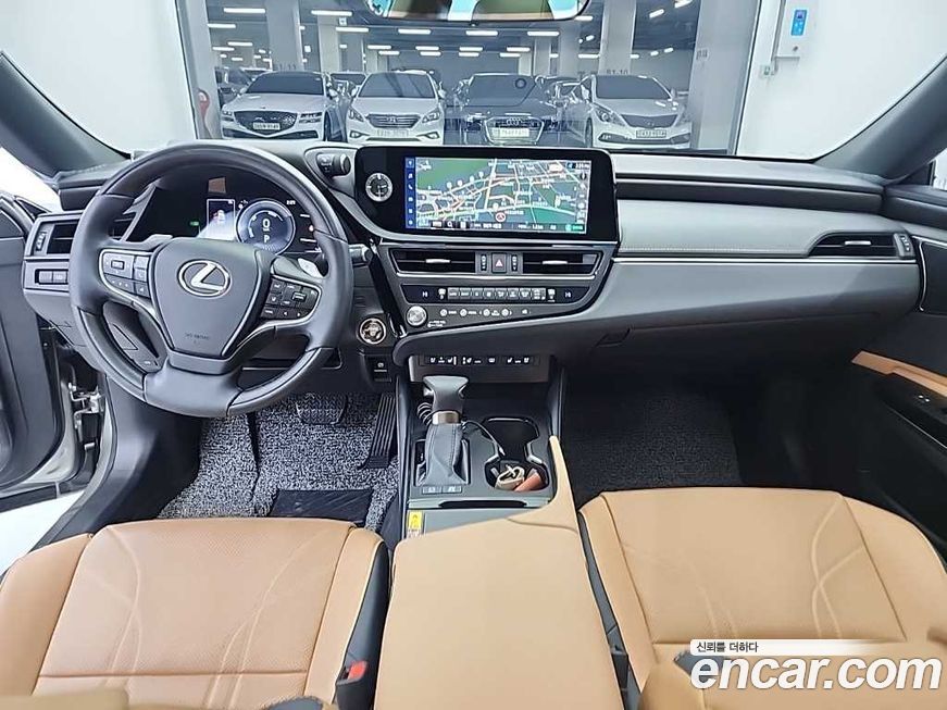 Lexus ES 2025