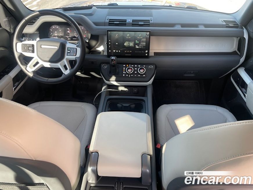 Land Rover Defender 2023