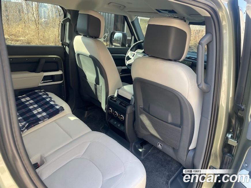 Land Rover Defender 2023