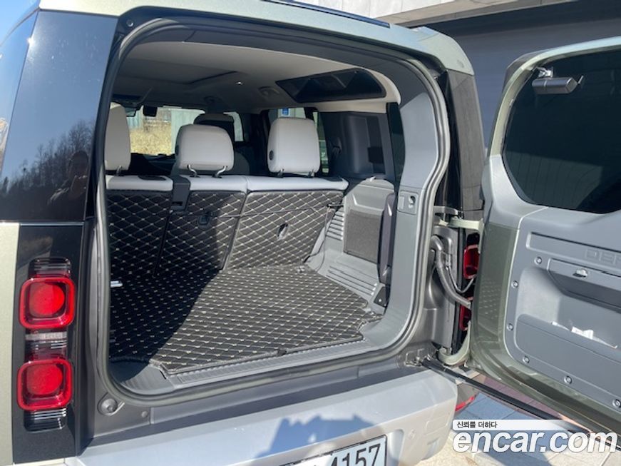 Land Rover Defender 2023