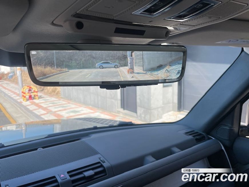 Land Rover Defender 2023