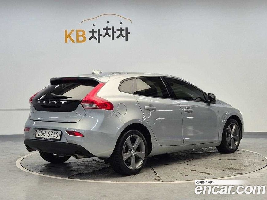 Volvo V40 2018