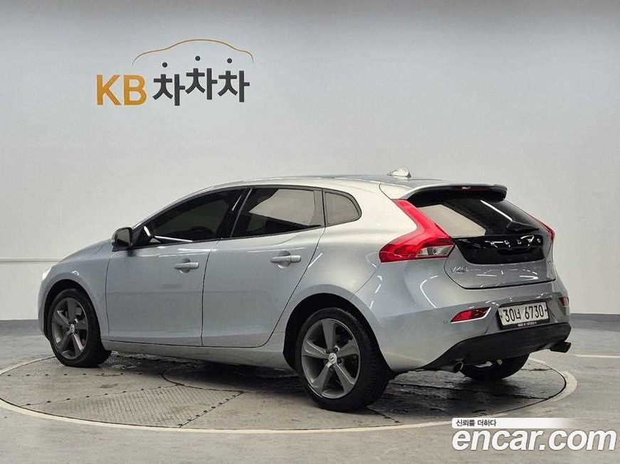 Volvo V40 2018