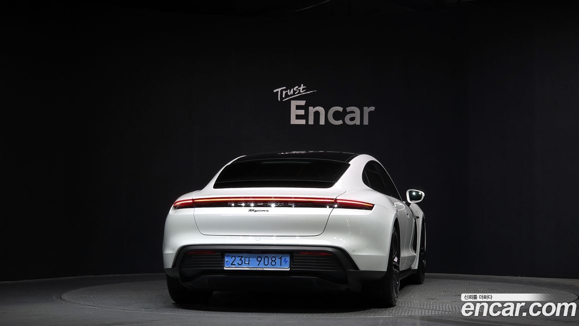 Porsche Taycan 2022