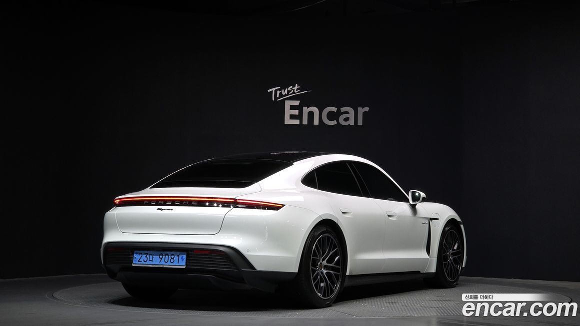 Porsche Taycan 2022