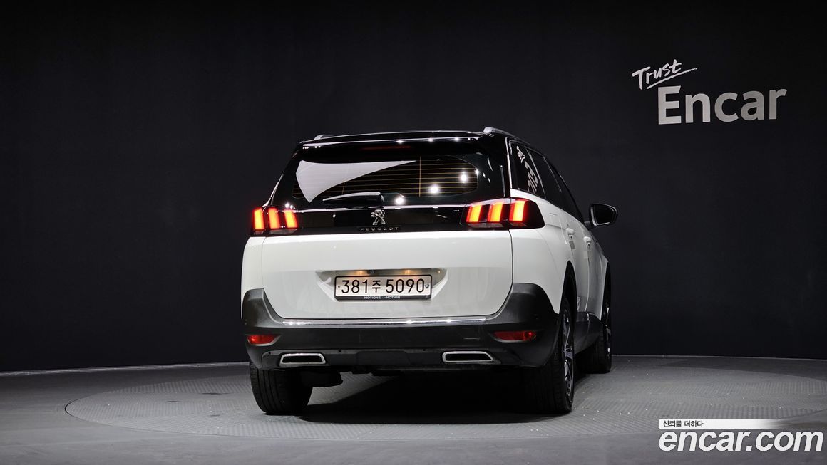 Peugeot 5008 2021