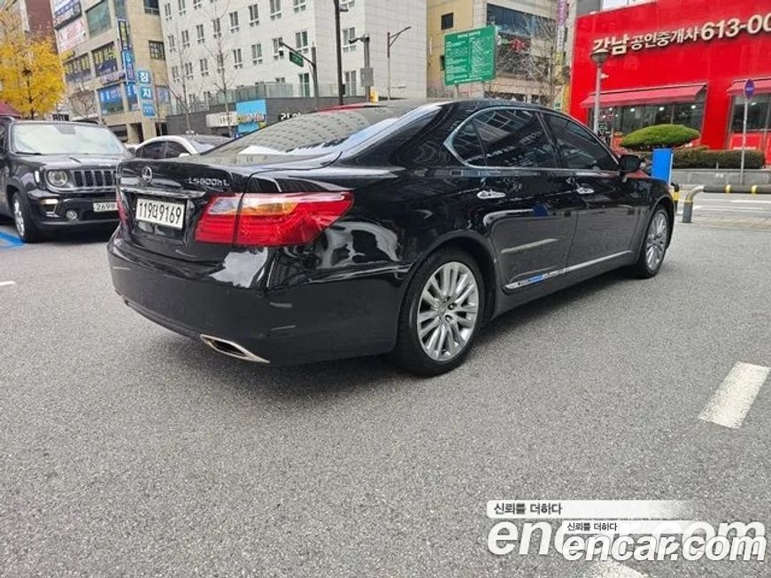 Lexus LS 2011