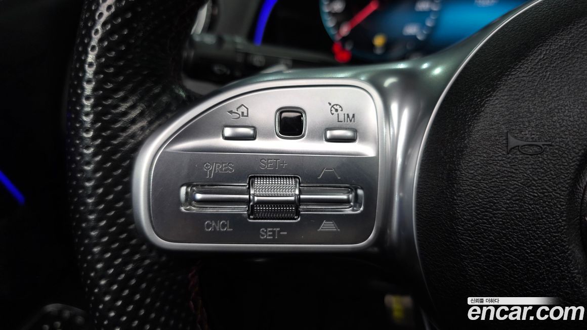 Mercedes-Benz GLB-Class 2023