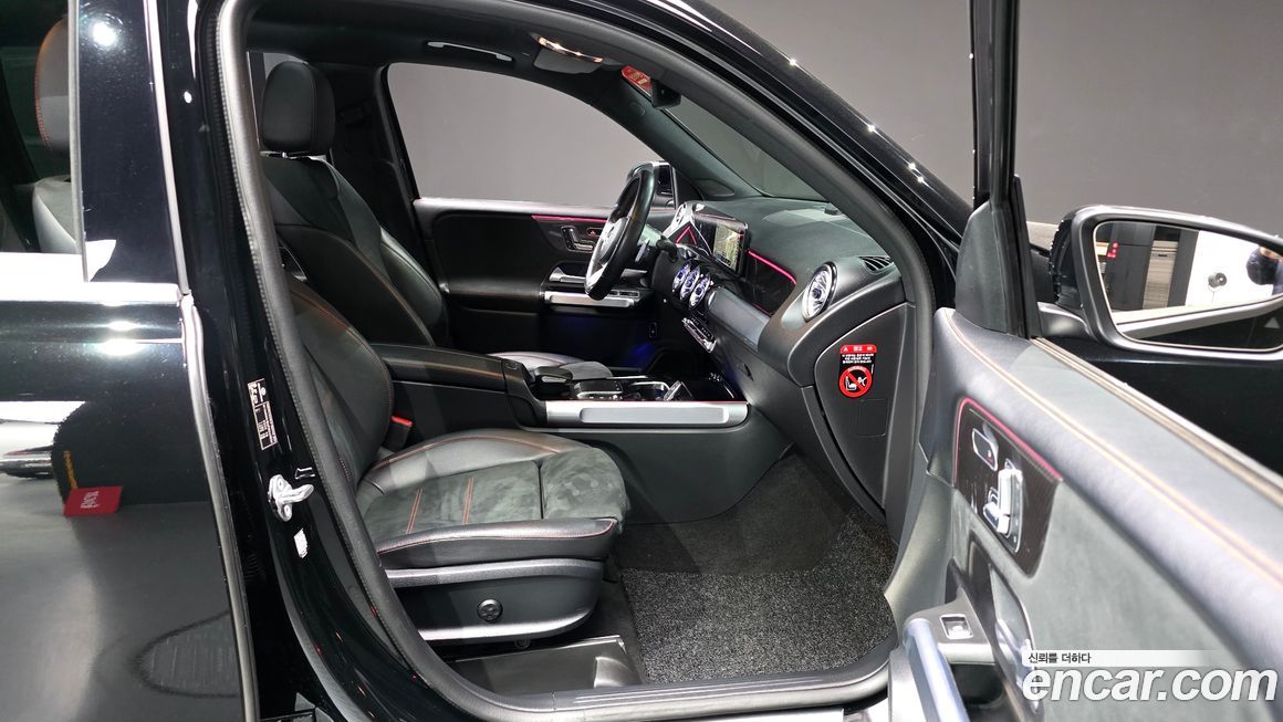 Mercedes-Benz GLB-Class 2023