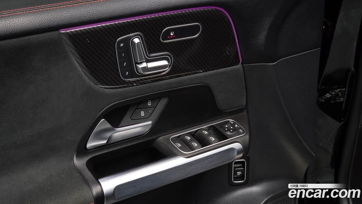 Mercedes-Benz GLB-Class 2023