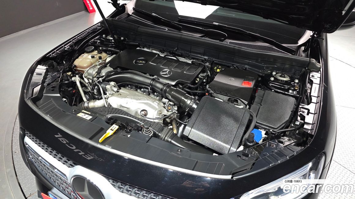 Mercedes-Benz GLB-Class 2023