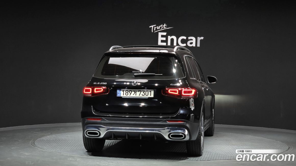 Mercedes-Benz GLB-Class 2023