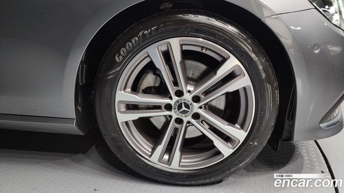 Mercedes-Benz E-Class 2023