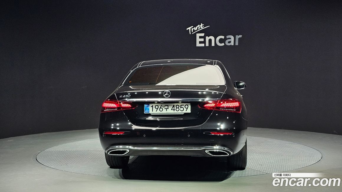 Mercedes-Benz E-Class 2021