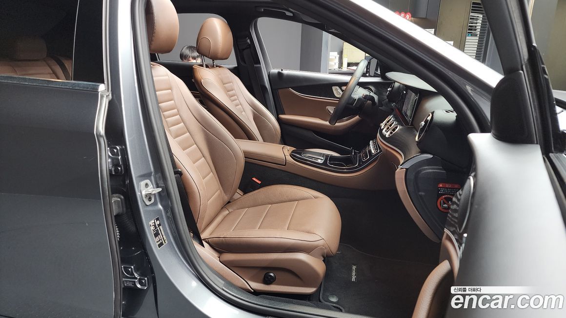 Mercedes-Benz E-Class 2023