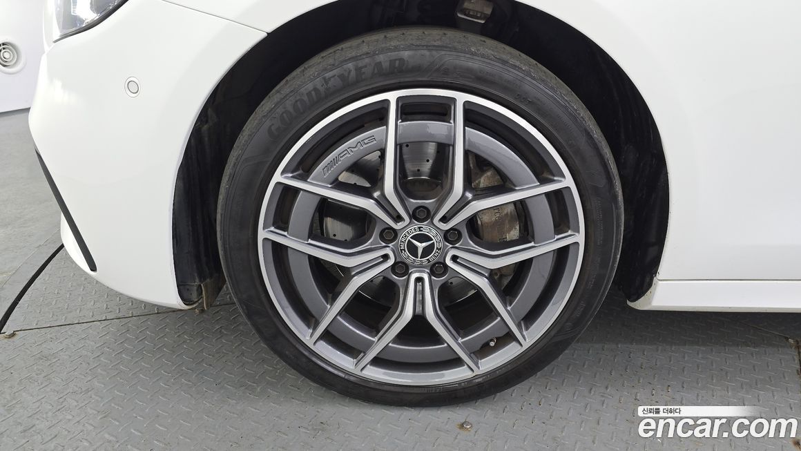 Mercedes-Benz E-Class 2023