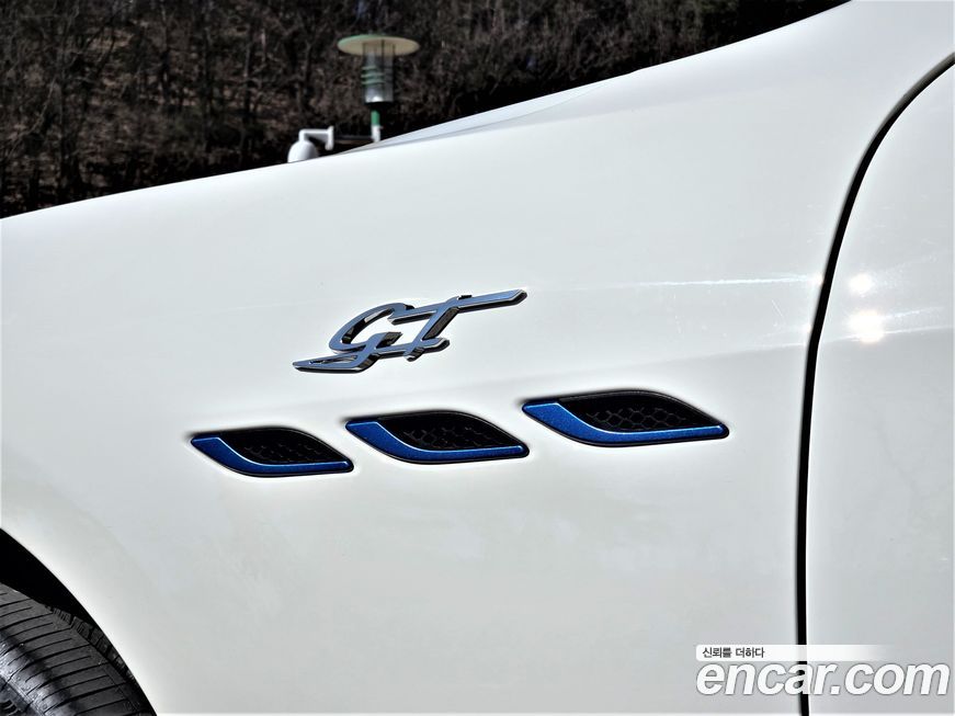 Maserati Ghibli 2021