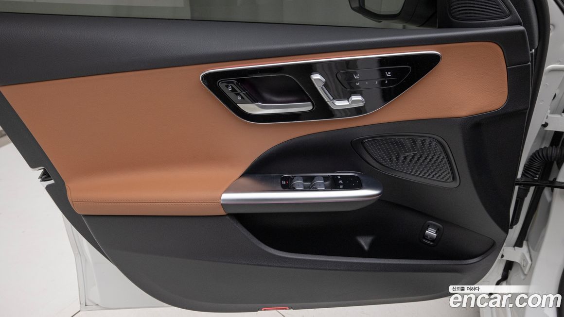 Mercedes-Benz C-Class 2025