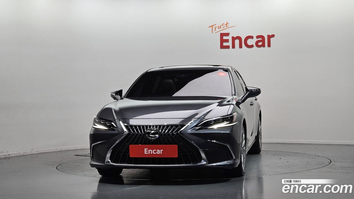 Lexus ES 2024