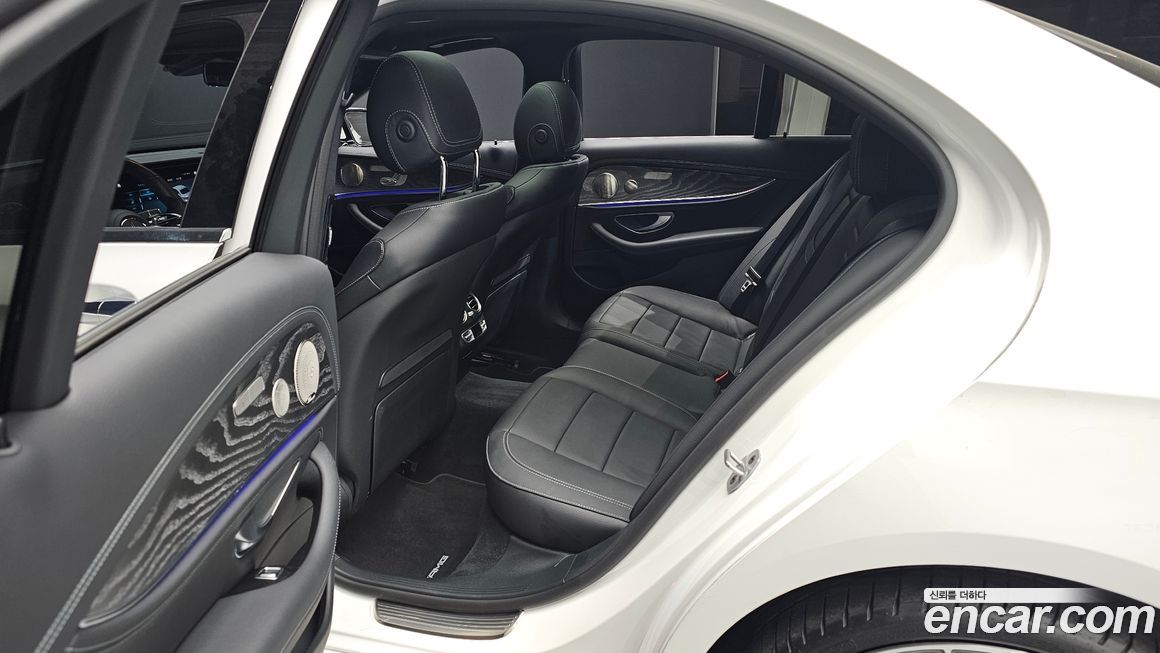 Mercedes-Benz E-Class 2022
