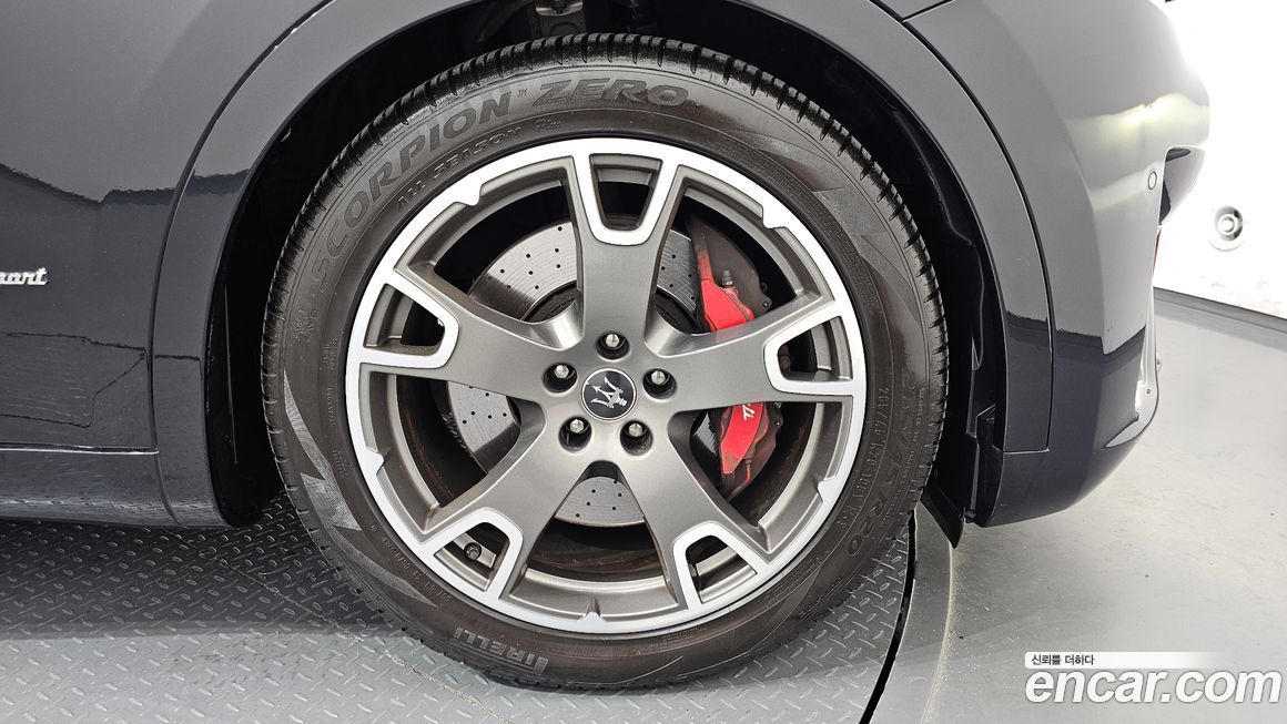 Maserati Levante 2021