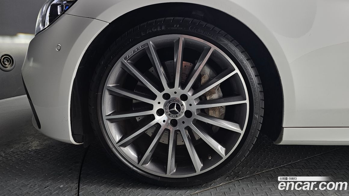 Mercedes-Benz E-Class 2022